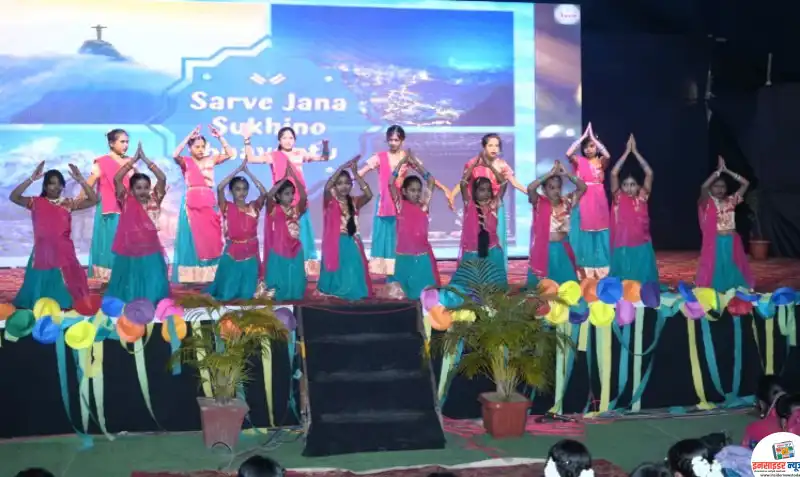 न्यू ॲपोस्टोलिक इंग्लिश हायस्कूलमध्ये वार्षिक स्नेहसंमेलन आणि संस्थापक दिन उत्साहात साजरा न्यू ॲपोस्टोलिक इंग्लिश हायस्कूलमध्ये वार्षिक स्नेहसंमेलन आणि संस्थापक दिन उत्साहात साजरा
