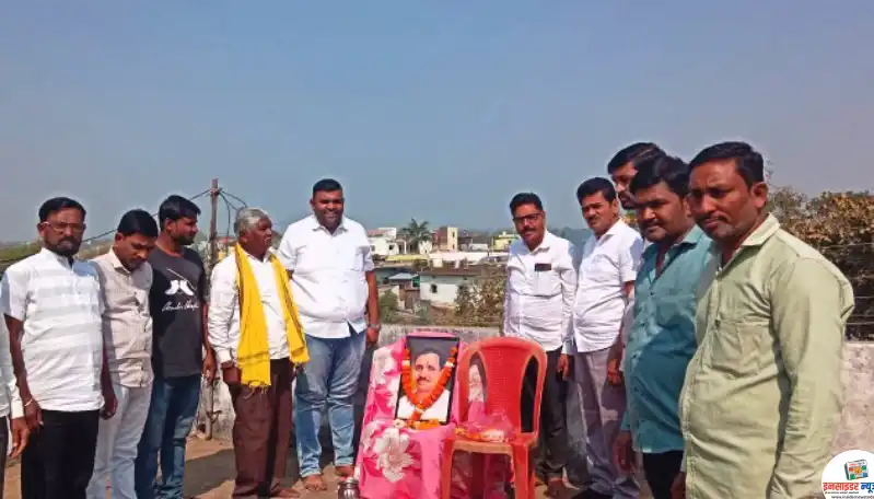 निमखेडा येथे पंडित दीनदयाल उपाध्याय यांची पुण्यतिथी साजरी निमखेडा येथे पंडित दीनदयाल उपाध्याय यांची पुण्यतिथी साजरी