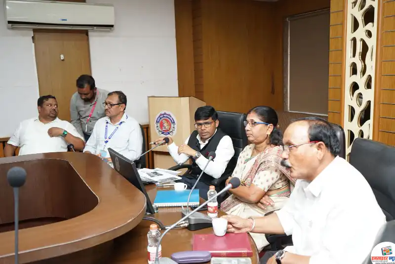 महाकाली यात्रा नियोजनाबाबत महापौरांनी घेतला आढावा महाकाली यात्रा नियोजनाबाबत महापौरांनी घेतला आढावा