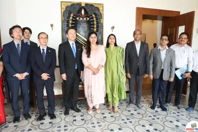 जपानच्या सागा प्रांताच्या गव्हर्नरच्या शिष्टमंडळाने घेतली पर्यावरण मंत्री पंकजा मुंडे यांची भेट जपानच्या सागा प्रांताच्या गव्हर्नरच्या शिष्टमंडळाने घेतली पर्यावरण मंत्री पंकजा मुंडे यांची भेट