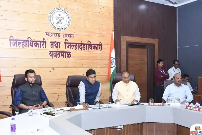 मुख्यमंत्र्यांकडूनजिल्हावार्षिकयोजनेचाआढावा2_copy_800x533