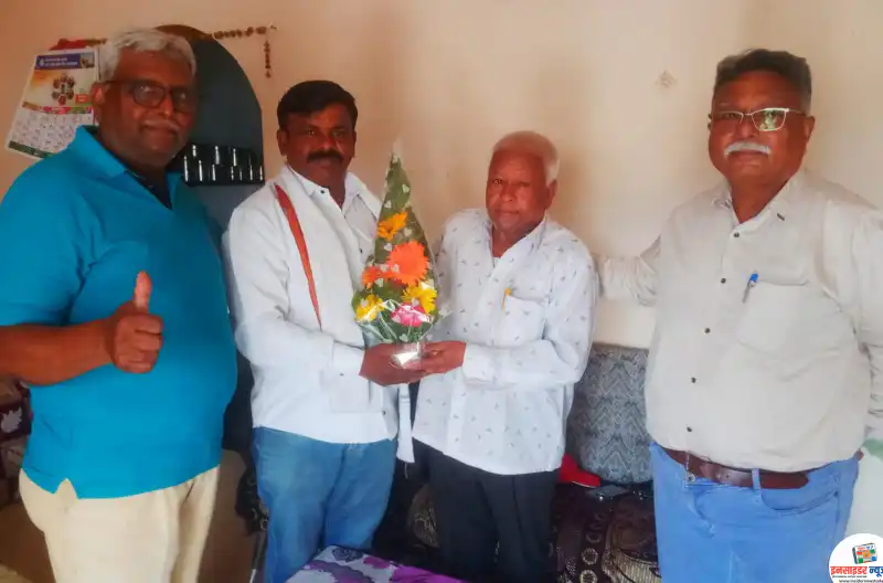 सेवानिवृत्त सैनिकाची हरविलेल्या बॅगेचा अर्ध्या तासात पोलीसानी लावला शोध सेवानिवृत्त सैनिकाची हरविलेल्या बॅगेचा अर्ध्या तासात पोलीसानी लावला शोध