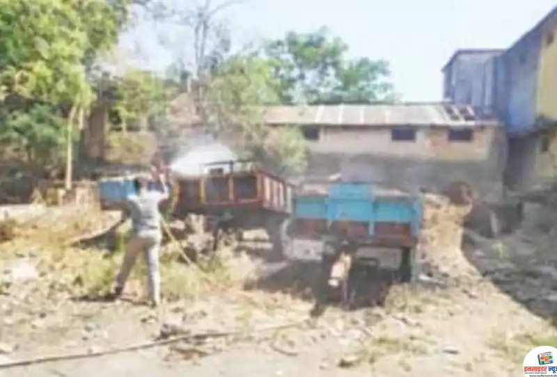 गोंदिया नप परिसर में लगी आग आमसभा के पहले दिन खड़े ट्रैक्टर ट्राली के टायर में हुआ विस्फोट गोंदिया नप परिसर में लगी आग आमसभा के पहले दिन खड़े ट्रैक्टर ट्राली के टायर में हुआ विस्फोट