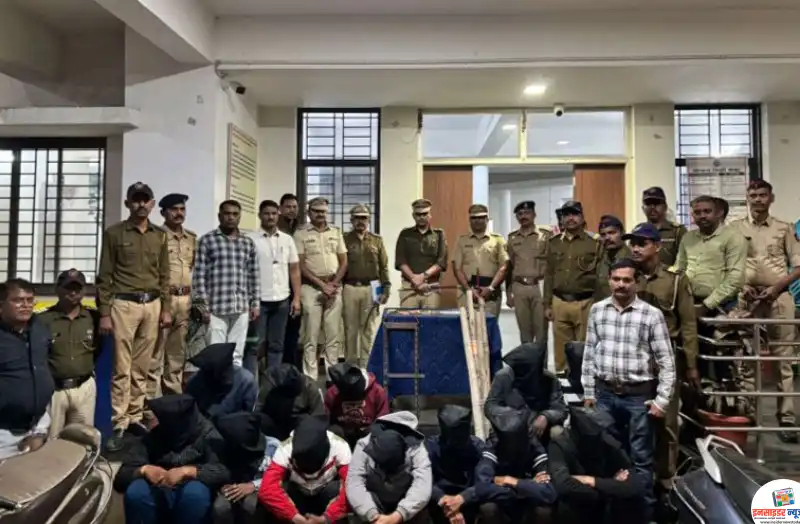 भंडारा पोलिसांचा मोठा दणका: हायवेवर लुटमार करणाऱ्या १५ गुंडांच्या टोळीवर ‘मकोका’! भंडारा पोलिसांचा मोठा दणका: हायवेवर लुटमार करणाऱ्या १५ गुंडांच्या टोळीवर ‘मकोका’!