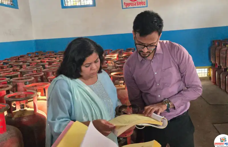 विभागीय आयुक्तांची गँस एजन्सीला आकस्मिक भेट विभागीय आयुक्तांची गँस एजन्सीला आकस्मिक भेट