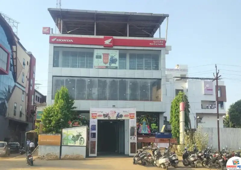 भंडाऱ्यात ग्राहकाची फसवणूक; नव्या गाडीऐवजी दिली बिघाडग्रस्त दुचाकी, शोरूम मालकाविरोधात पोलिसांत तक्रार भंडाऱ्यात ग्राहकाची फसवणूक; नव्या गाडीऐवजी दिली बिघाडग्रस्त दुचाकी, शोरूम मालकाविरोधात पोलिसांत तक्रार