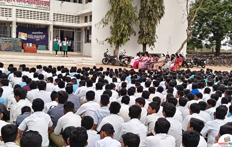 राजेन्द्र हायस्कूलमध्ये मराठी भाषा गौरव दिनानिमित्य विविध कार्यक्रमांचे आयोजन राजेन्द्र हायस्कूलमध्ये मराठी भाषा गौरव दिनानिमित्य विविध कार्यक्रमांचे आयोजन