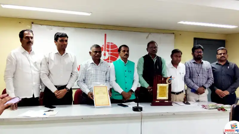 शिक्षण क्षेत्रात भयमुक्त वातावरण निर्माण न केल्यास आदर्श शिक्षक पुरस्कार परत करणार, प्रहार शिक्षक संघटनेचा इशारा शिक्षण क्षेत्रात भयमुक्त वातावरण निर्माण न केल्यास आदर्श शिक्षक पुरस्कार परत करणार, प्रहार शिक्षक संघटनेचा इशारा