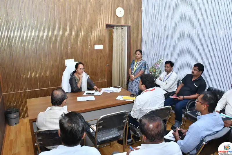 आरोग्य विभागासोबतच्या आढावा बैठकीत शाळांतील स्वच्छता व्यवस्थेवर विशेष भर आरोग्य विभागासोबतच्या आढावा बैठकीत शाळांतील स्वच्छता व्यवस्थेवर विशेष भर