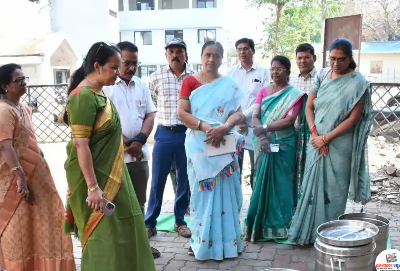 शिक्षण विशेष समिती सभापतींनी केले संजय नगर प्राथमिक शाळा व बालवाडीचे निरीक्षण शिक्षण विशेष समिती सभापतींनी केले संजय नगर प्राथमिक शाळा व बालवाडीचे निरीक्षण