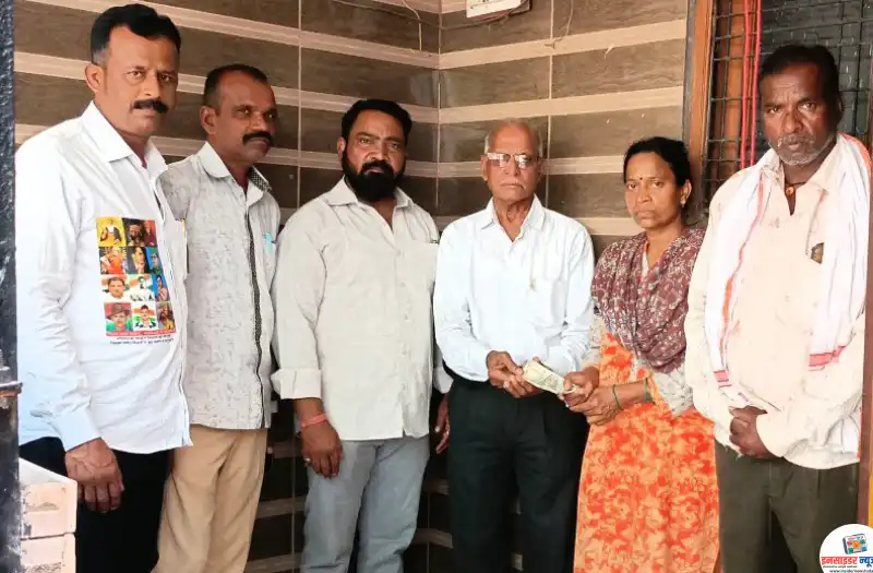 कर्करोगाच्या रुग्णाची दुःखद बातमी मिळताच, तेजसने एक छोटीशी आर्थिक मदत केली कर्करोगाच्या रुग्णाची दुःखद बातमी मिळताच, तेजसने एक छोटीशी आर्थिक मदत केली