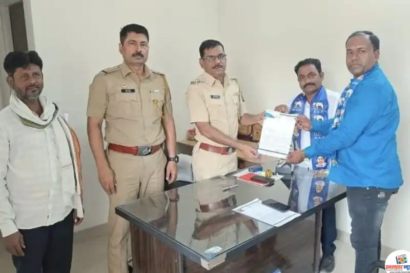 बढ़ते अपराध के खिलाफ बसपा का एसीपी को सौंपा ज्ञापन बढ़ते अपराध के खिलाफ बसपा का एसीपी को सौंपा ज्ञापन