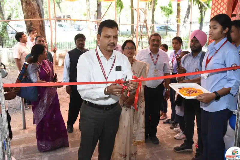पोरवाल कॉलेजमध्ये केसरी कलारंग २०२६ ची सुरवात पोरवाल कॉलेजमध्ये केसरी कलारंग २०२६ ची सुरवात
