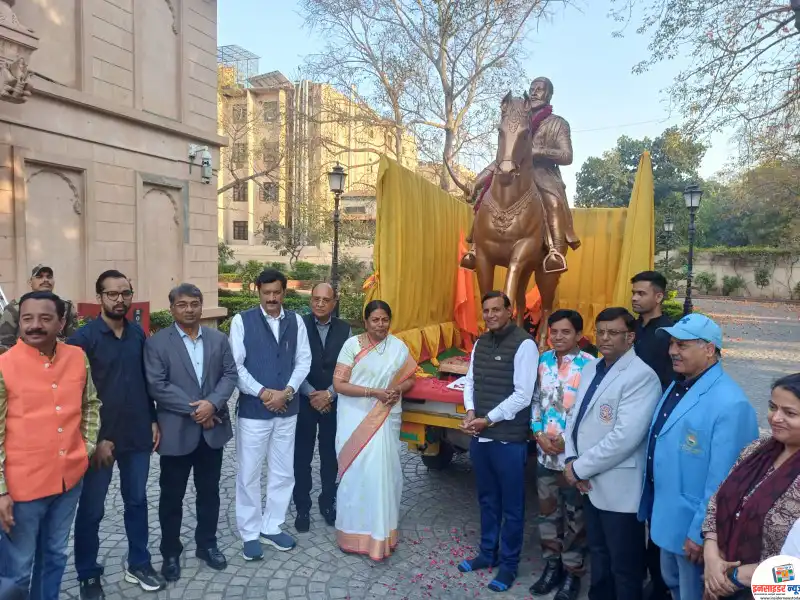 भारत-पाक सीमेवरील पुंछ येथे छत्रपती शिवाजी महाराजांचा अश्वारूढ पुतळा उभारणार भारत-पाक सीमेवरील पुंछ येथे छत्रपती शिवाजी महाराजांचा अश्वारूढ पुतळा उभारणार