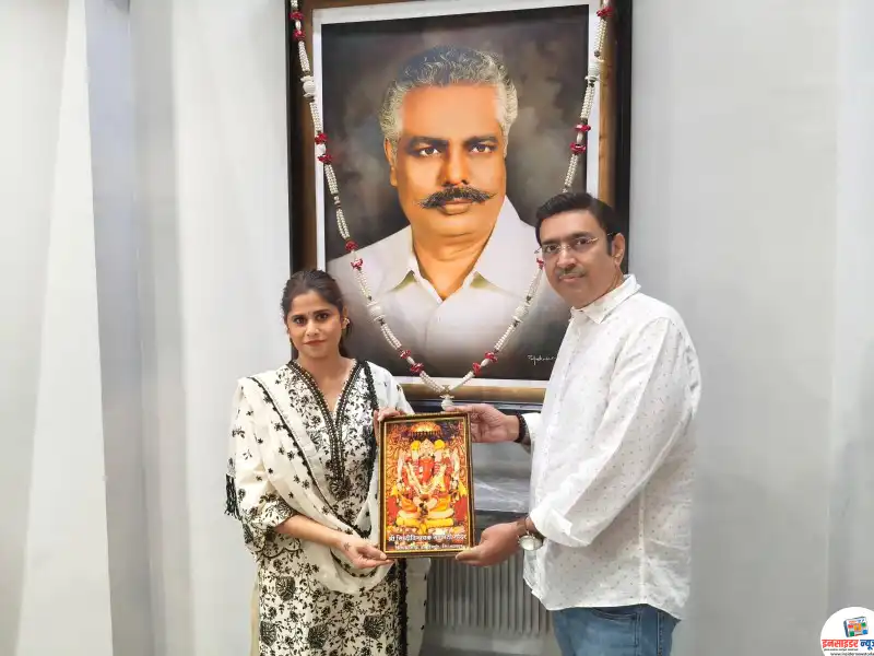 प्रख्यात अभिनेत्री सई ताम्हणकर यांची गंगाधरराव फडणवीस डायग्नोस्टिक सेंटरला सदिच्छा भेट प्रख्यात अभिनेत्री सई ताम्हणकर यांची गंगाधरराव फडणवीस डायग्नोस्टिक सेंटरला सदिच्छा भेट