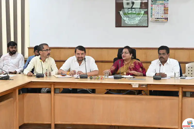 शहरातील विकास प्रकल्प वेळेत पूर्ण करा शहरातील विकास प्रकल्प वेळेत पूर्ण करा