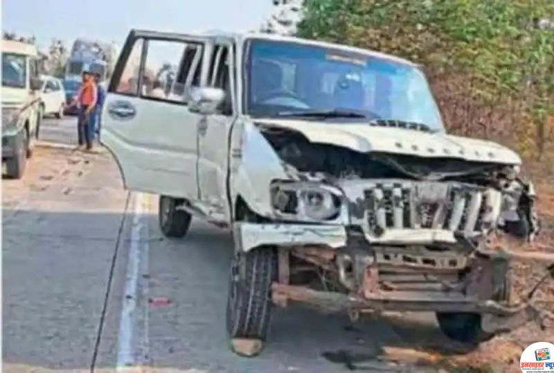 चोरबाहुली शिवारात भीषन अपघात ; तिघे गंभीर जखमी चोरबाहुली शिवारात भीषन अपघात ; तिघे गंभीर जखमी