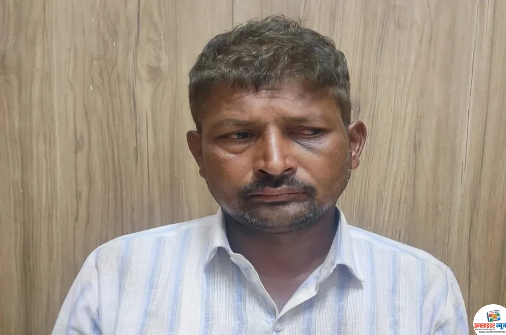 चोरी के शक में छोटी बहनों को रात भर उल्टा लटकाया चोरी के शक में छोटी बहनों को रात भर उल्टा लटकाया