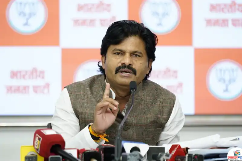 फसवणूक करणा-या बांधकाम व्यावसायिकाची चौकशी होणार फसवणूक करणा-या बांधकाम व्यावसायिकाची चौकशी होणार