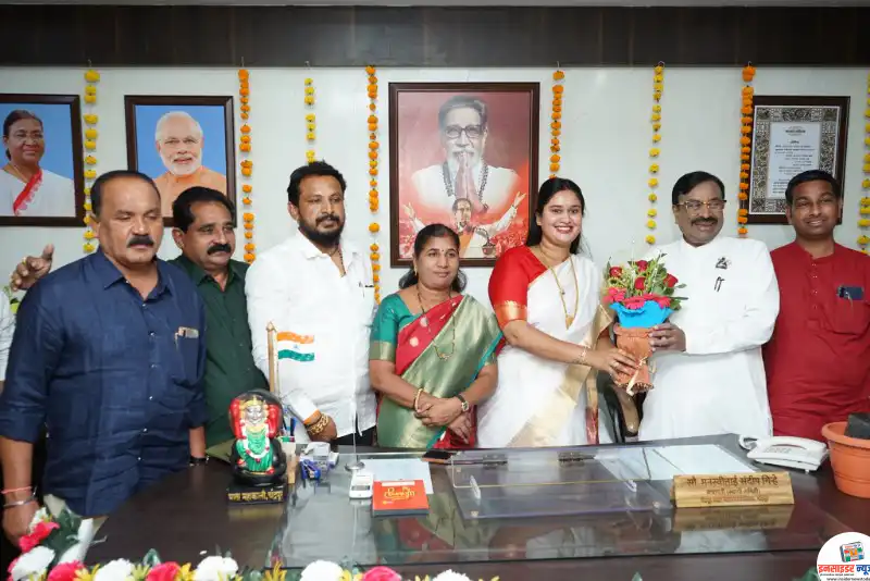 स्थायी समिती सभापतींनी स्वीकारला पदभार स्थायी समिती सभापतींनी स्वीकारला पदभार