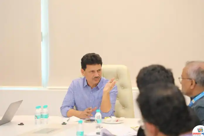 आरोग्यविमाधारककेंद्रबिंदूमानूनविमाकंपन्यावरुग्णालयानीसेवाद्यावी2_copy_800x534