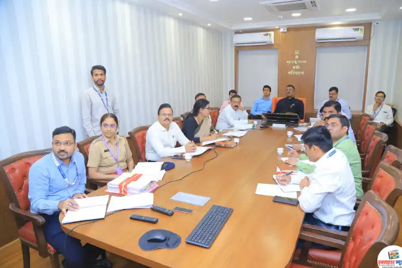 आजपासून पासून नवीन ऑटो रिक्षा परवान्यांना स्थगिती – परिवहन मंत्री प्रताप सरनाईक आजपासून पासून नवीन ऑटो रिक्षा परवान्यांना स्थगिती – परिवहन मंत्री प्रताप सरनाईक