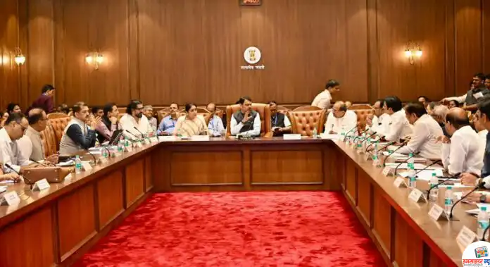 साखरउद्योगाच्याप्रश्नांसंदर्भात...यमंत्रीदेवेंद्रफडणवीसयांच्यउपस्थितीतबैठक(2)_copy_800x436