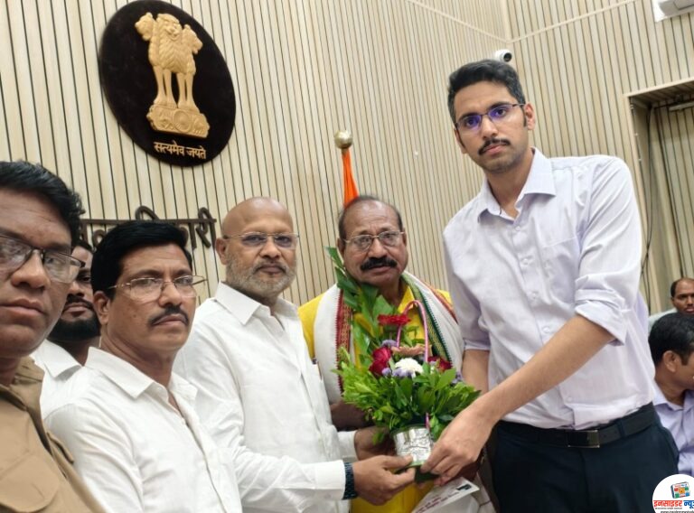 ऑटोगँस समस्याचे जिल्हाधिकारी याना निवेदन