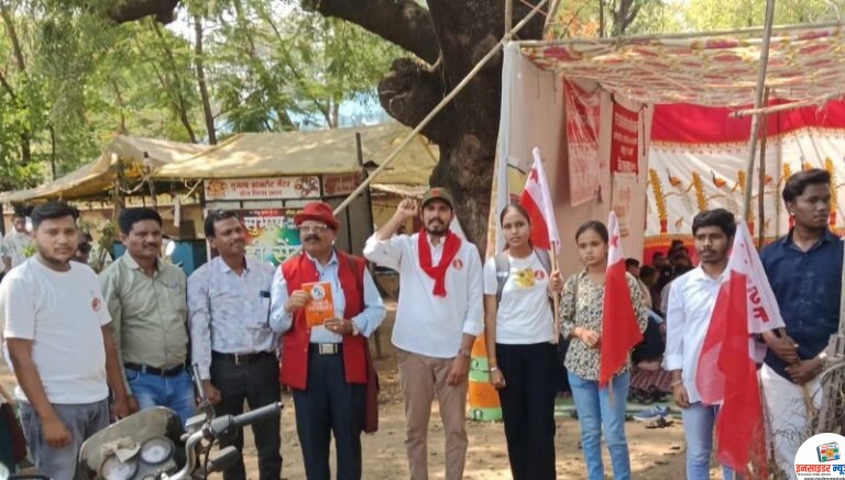 आमदार संजय गायकवाड यांच्या वक्तव्याचा एआयएसएफकडून तीव्र निषेध; ‘शिवाजी कोण होता?’ पुस्तकाचे सामूहिक वाचन