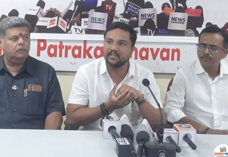 आपला माणूस फाउंडेशन च्यावतीने छत्रपती शिवाजी महाराज जयंती महोत्सव सोहळ्याचे आयोजन 5 एप्रिल रोजी आपला माणूस फाउंडेशन च्यावतीने छत्रपती शिवाजी महाराज जयंती महोत्सव सोहळ्याचे आयोजन 5 एप्रिल रोजी