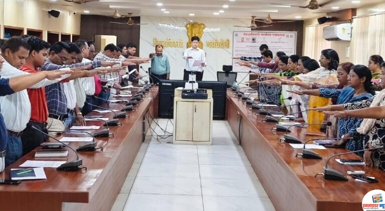 नागरिकांना पारदर्शक व वेळेत सेवा द्या – जिल्हाधिकारी