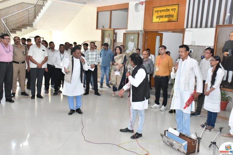 मनपात पथनाट्य द्वारे सेवा हक्क बाबत जनजागृती