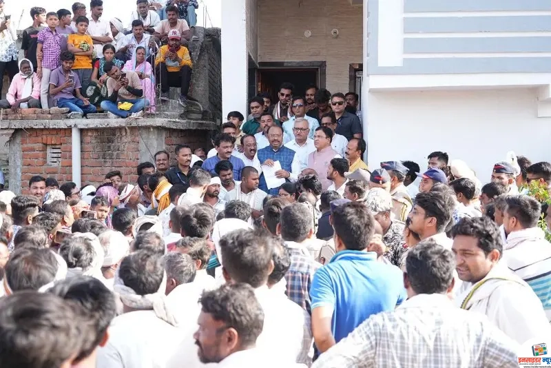 धामणगाव येथील प्रत्येक बाधित कुटुंबाला शासनाची त्वरित मदत – महसूलमंत्री चंद्रशेखर बावनकुळे धामणगाव येथील प्रत्येक बाधित कुटुंबाला शासनाची त्वरित मदत – महसूलमंत्री चंद्रशेखर बावनकुळे