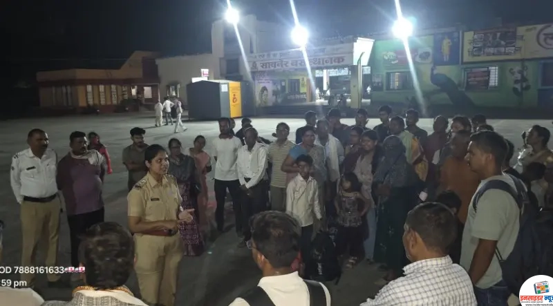सावनेर बस स्टैंड परिसर में पुलिस का जनजागरूकता अभियान; पुलिस निरीक्षक ऋतुजा जाधव की पहल सराहनीय सावनेर बस स्टैंड परिसर में पुलिस का जनजागरूकता अभियान; पुलिस निरीक्षक ऋतुजा जाधव की पहल सराहनीय