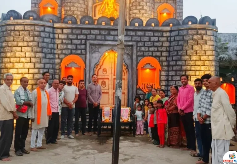 छत्रपती शिवाजी महाराज यांना अभिवादन करुन महाराष्ट्र दिवस साजरा