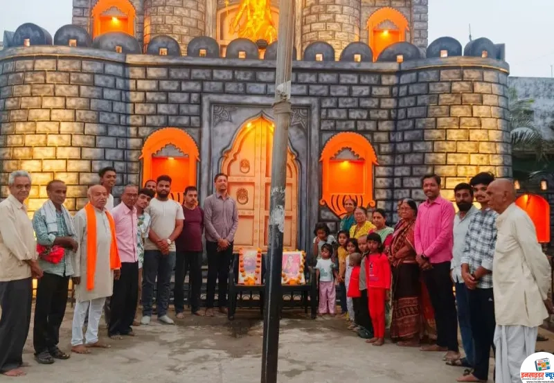 छत्रपती शिवाजी महाराज यांना अभिवादन करुन महाराष्ट्र दिवस साजरा छत्रपती शिवाजी महाराज यांना अभिवादन करुन महाराष्ट्र दिवस साजरा