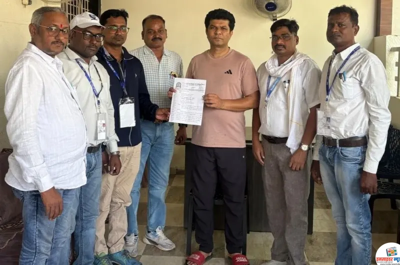 जनगणना व एसआईआर कामासाठी नियुक्त शिक्षकांच्या विमा कवचासाठी खासदारांना साकडे जनगणना व एसआईआर कामासाठी नियुक्त शिक्षकांच्या विमा कवचासाठी खासदारांना साकडे