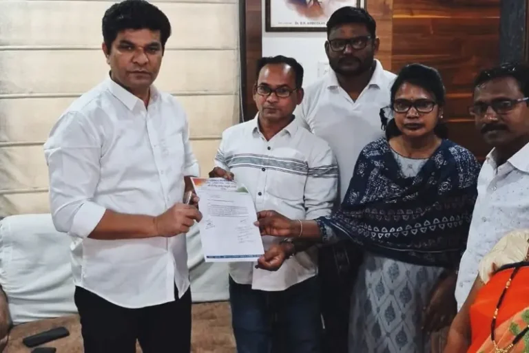 खासदार बर्वे यानी शहरातील जनसमस्यांबाबत सविस्तर चर्चा केली
