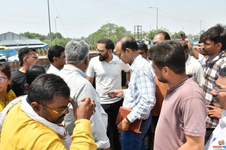 अनुशक्तीनगर हजारी पहाड परिसरातील नाला आणि पिवळी नदीची सुरक्षा भिंतीची मनपा आयुक्तांनी केली पाहणी