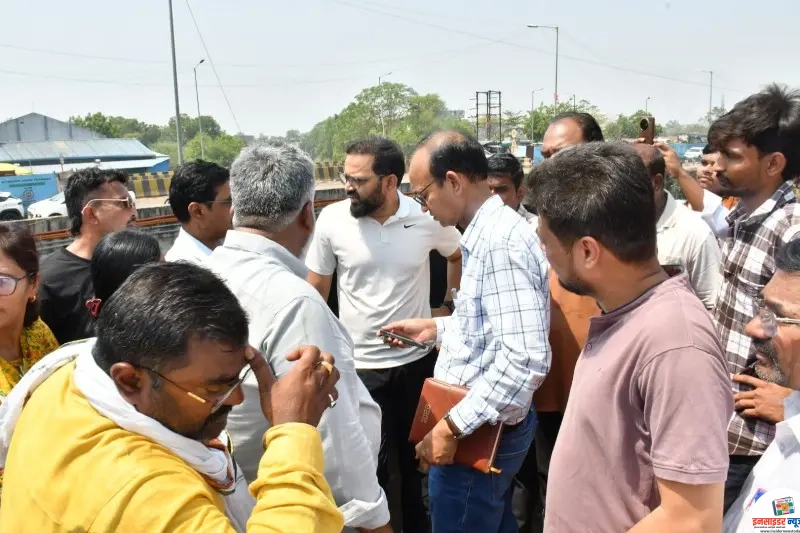 अनुशक्तीनगर हजारी पहाड परिसरातील नाला आणि पिवळी नदीची सुरक्षा भिंतीची मनपा आयुक्तांनी केली पाहणी अनुशक्तीनगर हजारी पहाड परिसरातील नाला आणि पिवळी नदीची सुरक्षा भिंतीची मनपा आयुक्तांनी केली पाहणी