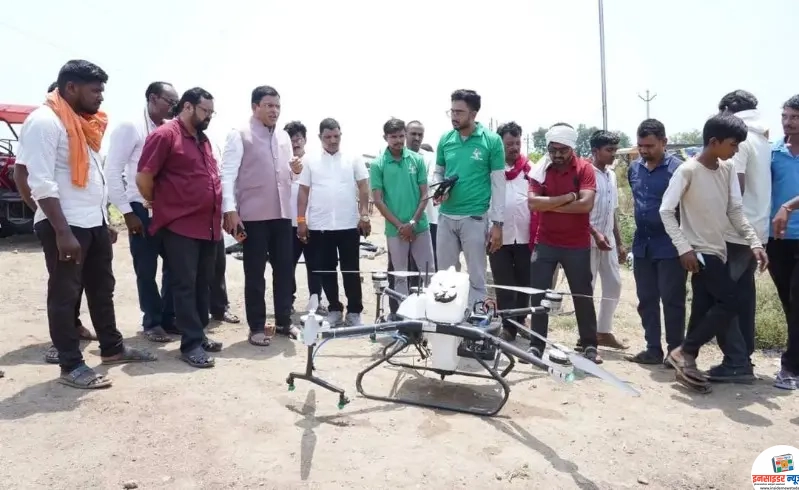 ड्रोनची कमाल :औषध फवारणी वेगवान होणार ड्रोनची कमाल :औषध फवारणी वेगवान होणार