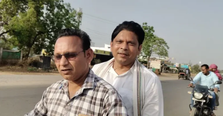 सांसद हो तो ऐसा हो ! भीषण गर्मी में एसी गाड़ी छोड़ सांसद प्रशांत पड़ोले पहुंचे जनता के बीच