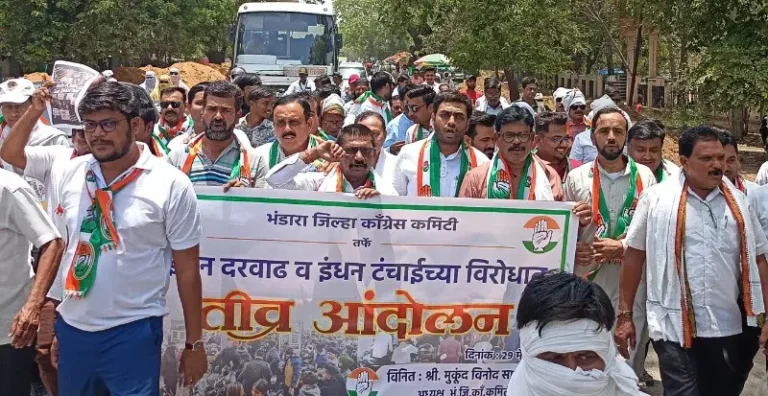 “मेलोडी” वाटून काँग्रेसचे केंद्र सरकारविरोधात अनोखे आंदोलन