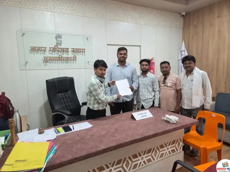 नवीन वस्ती येथे तुंबलेल्या गटारांमुळे नागरिकांचे आरोग्य धोक्यात; प्रशासनाचे दुर्लक्ष