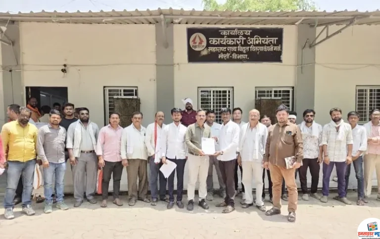 मोर्शी येथील कार्यकारी अभियंता यांच्या कार्यालयावर धडकला मोर्चा ! 