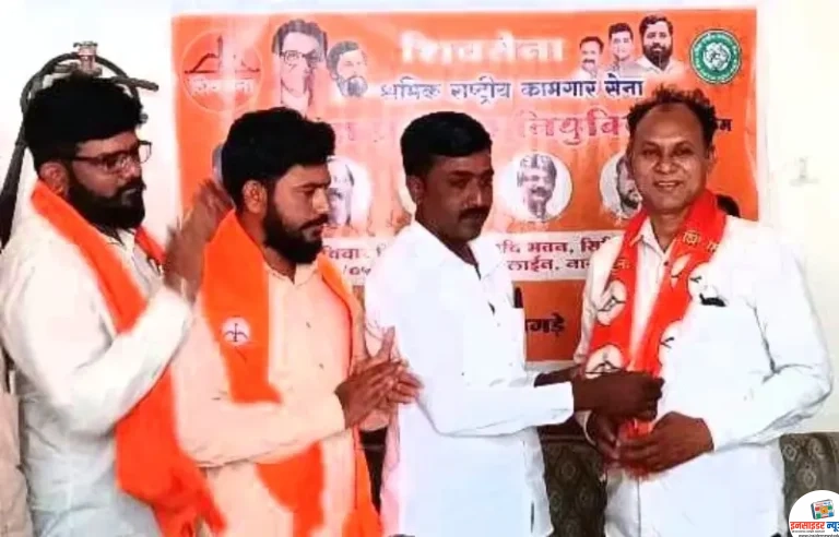 रविकांत खोब्रागड़े यांना शिवसेना (शिंदे) पक्षात प्रवेश देऊन कामगार सेनामध्ये पुर्व विदर्भाची जबाबदारी