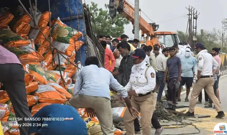 कोथुरना जवळ भीषण अपघात, ट्रक पलटी होऊन चालक व क्लिनरचा जागीच मृत्यू, अडीच तासांच्या अथक परिश्रमानंतर मृतदेह बाहेर काढण्यात यश