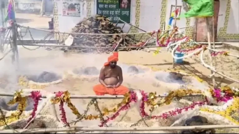 नवतपाच्या तापत्या उन्हात, धक धकत्या अग्नीकुंडाच्या मधात अग्नितपस्या, दर्शणार्थ्यांची मंदीयाळी