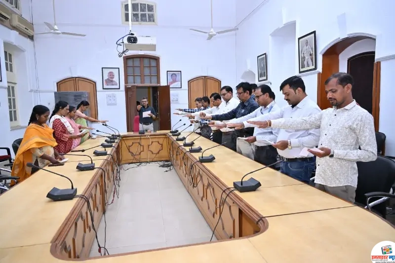 विभागीय आयुक्त कार्यालयात ‘दहशतवाद व हिंसाचार विरोधी दिन’ साजरा विभागीय आयुक्त कार्यालयात ‘दहशतवाद व हिंसाचार विरोधी दिन’ साजरा