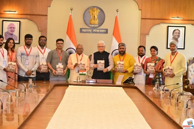 राज्यपालांच्या हस्ते भिकू इदाते, रवींद्र प्रभूदेसाई यांच्या पुस्तकांचे प्रकाशन